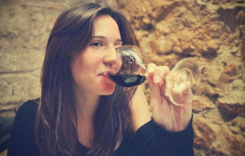 教你如何正確端紅酒杯